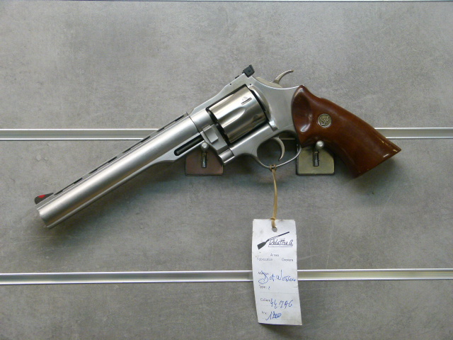Revolver Dan Wesson  6 coups Cal 44 Magnum